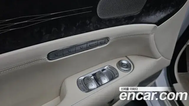 Genesis G90 2022 — Photo 44/49