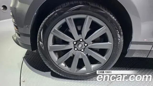 Land Rover Range Rover Velar 2019 — Photo 21/39