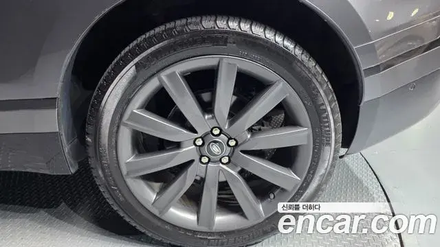 Land Rover Range Rover Velar 2019 — Photo 17/39
