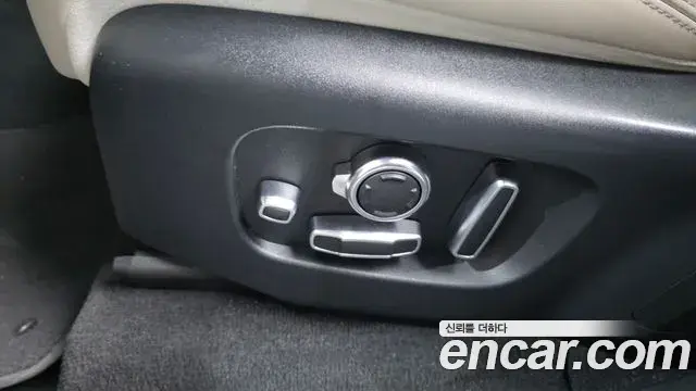 Land Rover Range Rover Velar 2019 — Photo 18/39