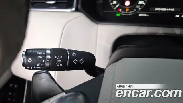 Land Rover Range Rover Velar 2019 — Photo 25/39
