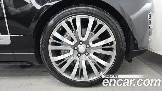Land Rover Range Rover 2019 — Photo 23/38