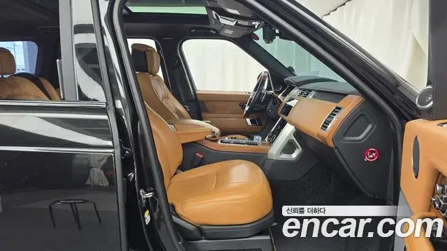 Land Rover Range Rover 2019 — Photo 16/38