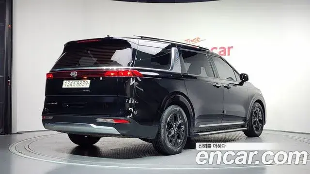 Kia Carnival 2021 — ფოტო 16/20