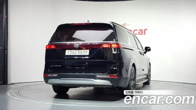 Kia Carnival 2021 — ფოტო 19/20