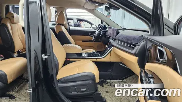 Kia Carnival 2021 — ფოტო 18/20