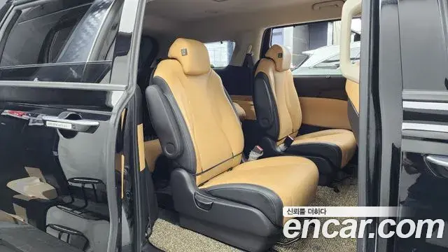 Kia Carnival 2021 — ფოტო 10/20