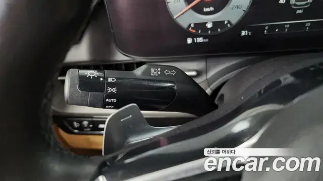 Kia Carnival 2021 — ფოტო 14/20