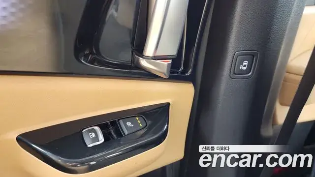 Kia Carnival 2021 — ფოტო 15/20