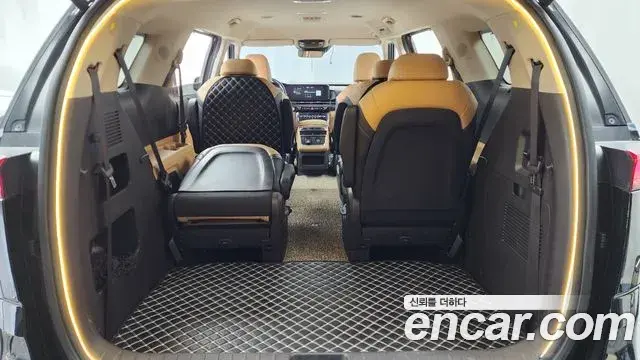 Kia Carnival 2021 — ფოტო 13/20