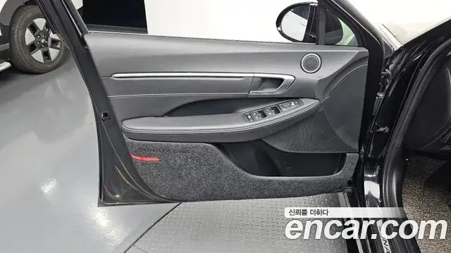 Hyundai Sonata Hybrid 2021 — Photo 27/30