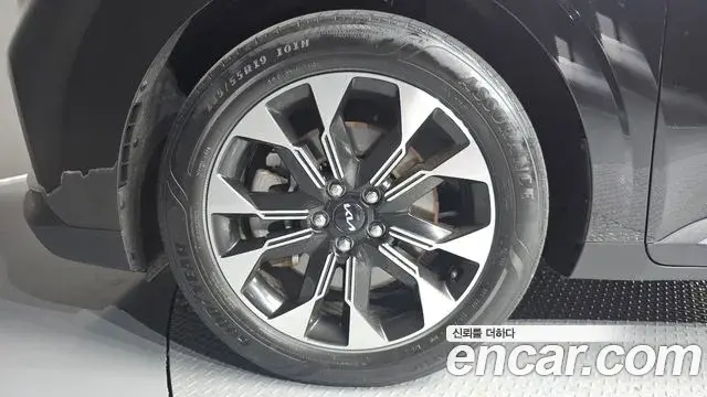 Kia Carnival 2023 — Photo 5/20