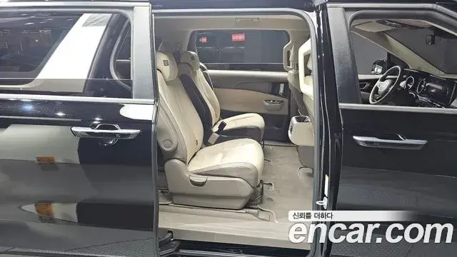 Kia Carnival 2023 — Photo 11/20