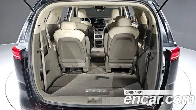 Kia Carnival 2023 — Photo 19/20