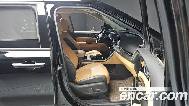 Kia Carnival 2022 — Şəkil 28/30