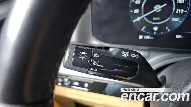 Kia Carnival 2022 — Şəkil 29/30