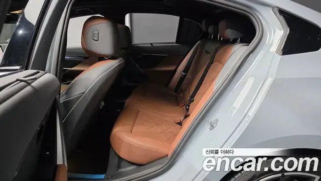BMW 5 Series 2023 — Фото 12/20