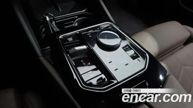 BMW 5 Series 2025 — Фото 9/20
