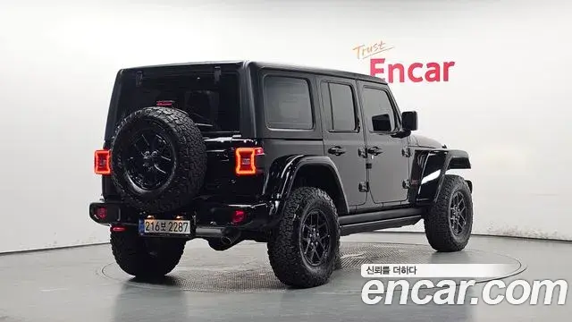 Jeep Wrangler 2025 — Şəkil 26/31