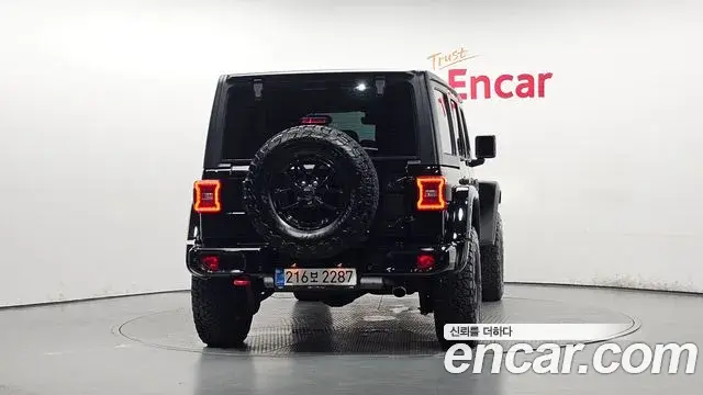Jeep Wrangler 2025 — Şəkil 23/31