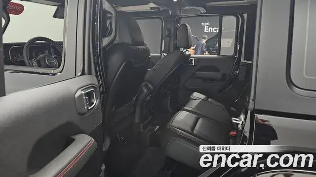 Jeep Wrangler 2025 — Şəkil 19/31