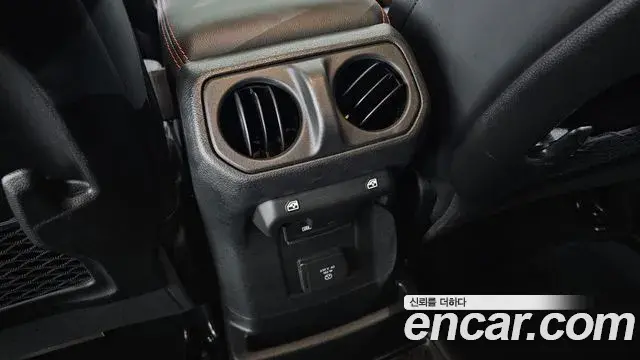 Jeep Wrangler 2025 — Şəkil 25/31