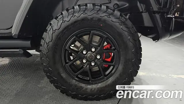 Jeep Wrangler 2025 — Şəkil 12/31