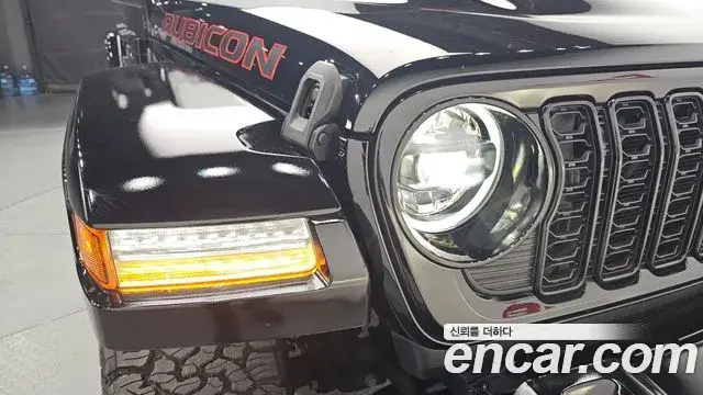 Jeep Wrangler 2025 — Şəkil 8/31