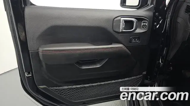 Jeep Wrangler 2025 — Şəkil 20/31