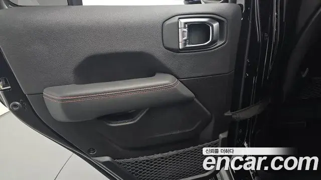 Jeep Wrangler 2025 — Şəkil 21/31