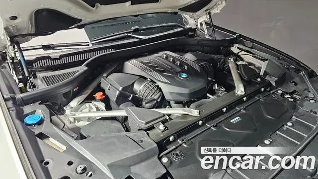 BMW X6 2023 — Photo 8/31