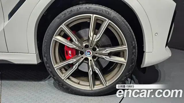BMW X6 2023 — Photo 2/31