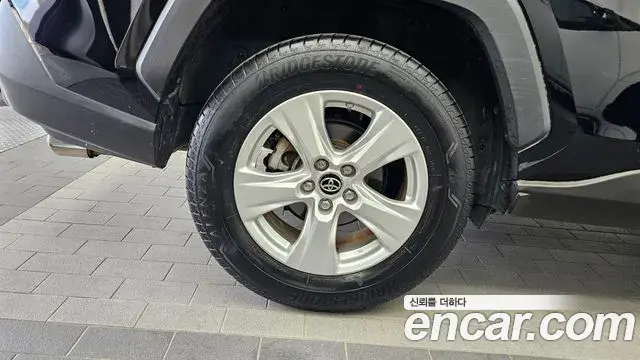 Toyota RAV4 2019 — Photo 4/20