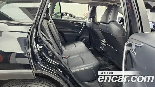 Toyota RAV4 2019 — Photo 12/20
