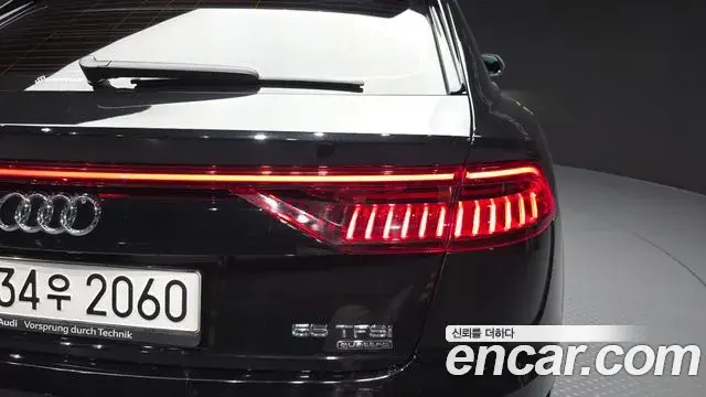 Audi Q8 2022 — Şəkil 11/23