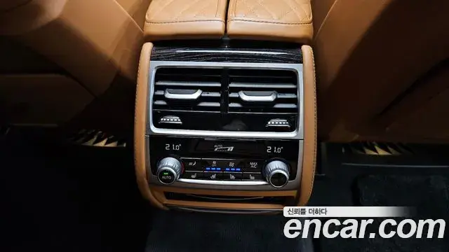 BMW 7 Series 2021 — Фото 18/20