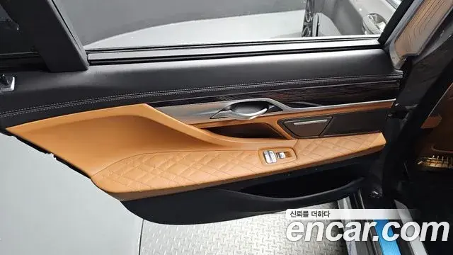 BMW 7 Series 2021 — Photo 13/35