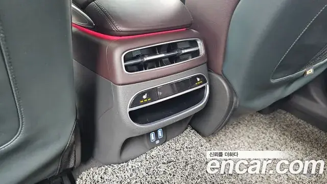 Genesis GV70 2021 — ფოტო 14/20