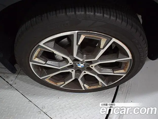 BMW X1 2022 — Photo 9/20