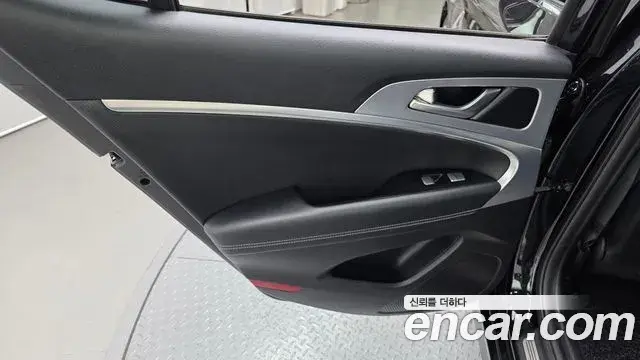 Genesis G70 2020 — Photo 17/33