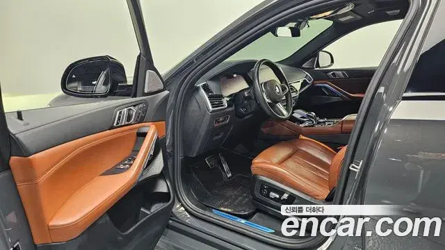 BMW X6 2022 — Фото 10/20