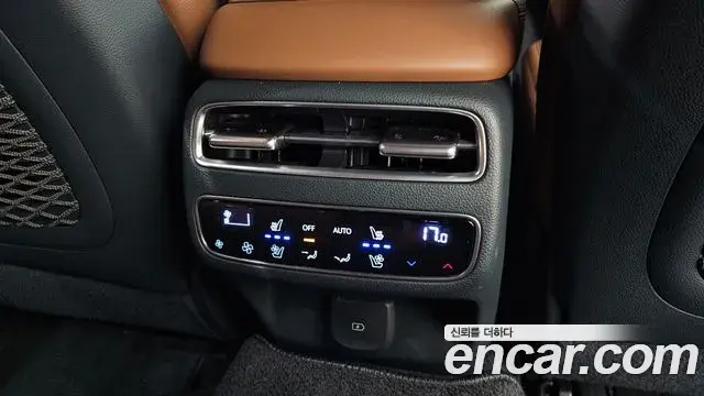 Genesis GV70 2024 — ფოტო 17/31