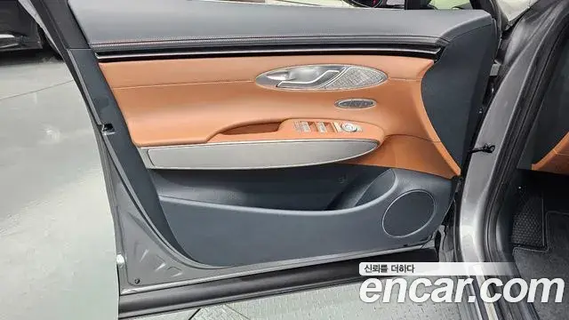 Genesis GV70 2024 — ფოტო 18/31
