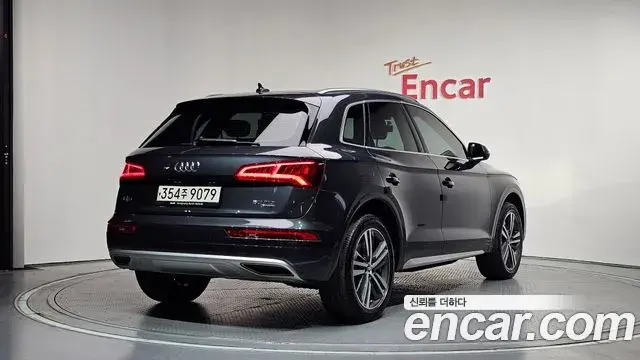 Audi Q5 2020 — Фото 2/20