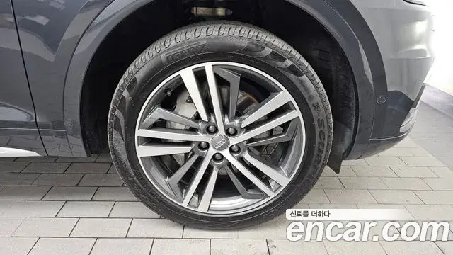 Audi Q5 2020 — Şəkil 11/37