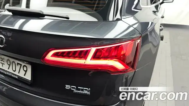 Audi Q5 2020 — Şəkil 29/37