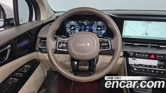 Kia Carnival 2023 — Photo 14/20