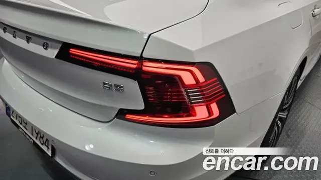 Volvo S90 2023 — Şəkil 28/31