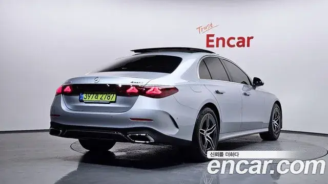 Mercedes-Benz E-Class 2025 — Фото 1/20