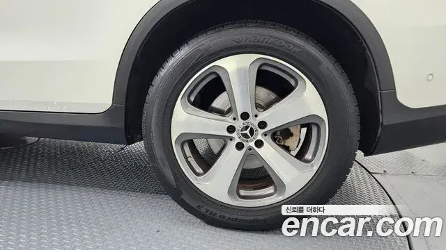 Mercedes-Benz GLC-Class 2019 — Şəkil 9/33